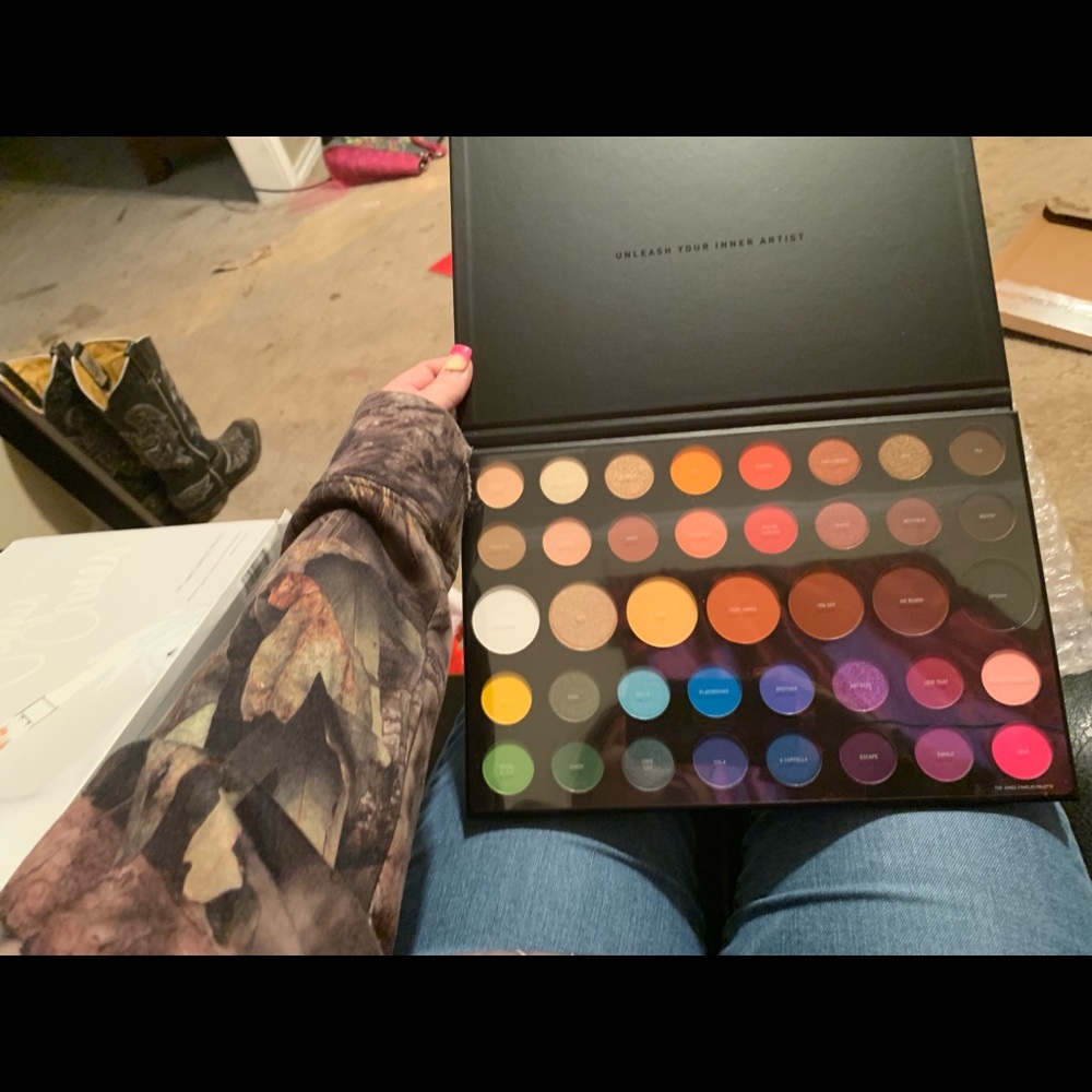 JamesCharlesxMorphe Palette